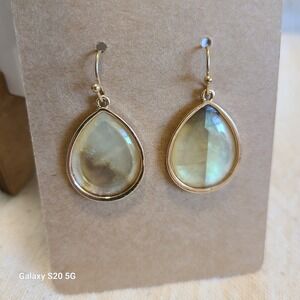 Teardrop‎ Dangle Earrings Gold Tone Mother of Pearl Style Elegant